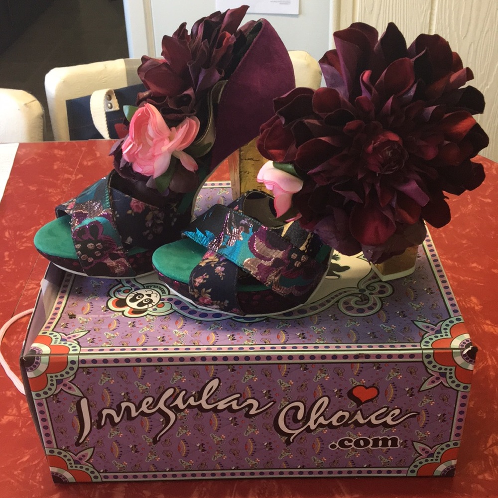 NIB irregular choice flower shoes 8/39